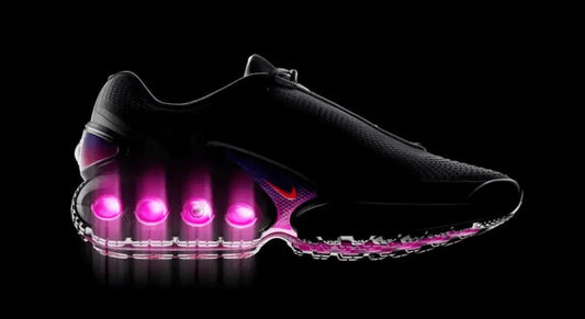 Une Nike Air Max DN avec le système Dynamic Air qui réfléchit dans l'obscurité.