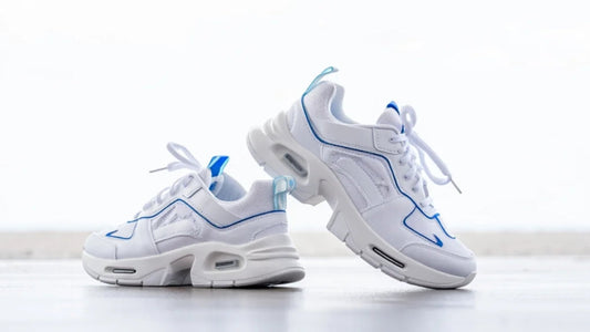 Ces sneakers à semelle auto-stabilisante sont qualifiées de sauveuses par des personnes à mobilité réduite