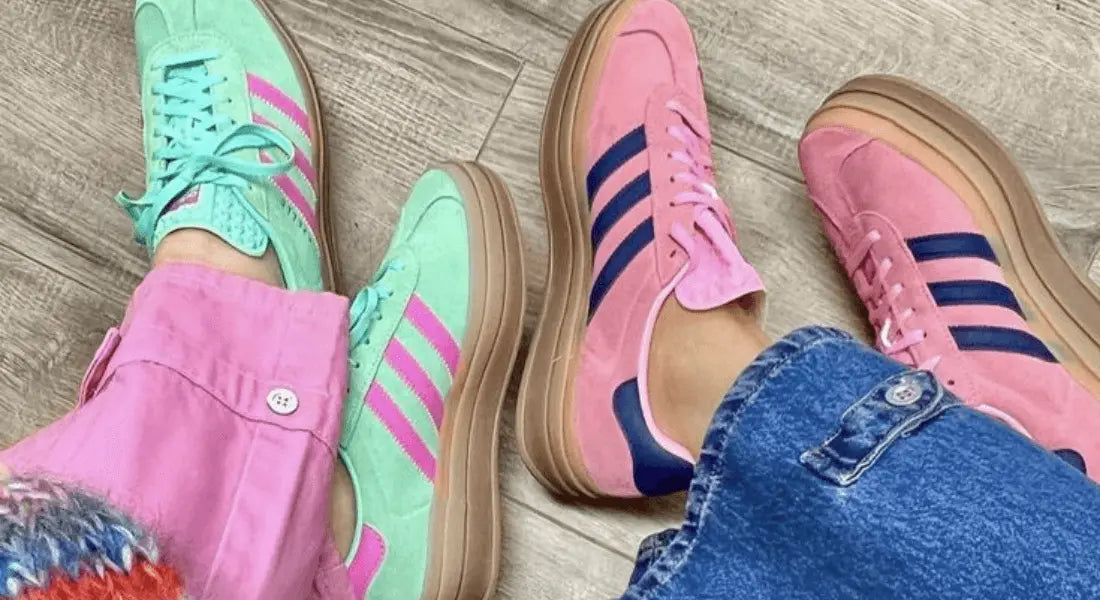Une paire de Adidas Gazelle Bold Pink Glow et une paire de Adidas Gazelle Bold Pulse Mint Pink