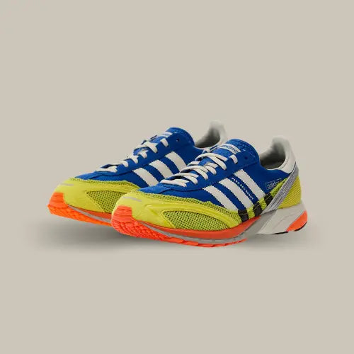 Paire de sneakers Adidas Adizero SL 72 Bad Bunny Blue en vue 3/4 – design sportif et audacieux avec mesh jaune, empiècements bleus et semelle orange, disponible sur Offsneakz.