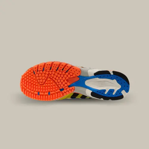 Semelle extérieure des Adidas Adizero SL 72 Bad Bunny Blue – design coloré avec grip orange, détails bleus et noirs, technologie Torsion System pour une performance optimale, en vente sur Offsneakz.