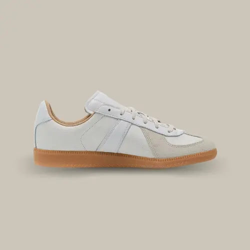 Adidas BW Army Lux White Gum – vue latérale intérieure de la sneaker en cuir blanc et daim beige avec semelle extérieure en gomme. Disponible sur Offseakz.