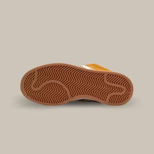 La semelle de la Adidas Campus 00s Pantone Cloud White de couleur marron.