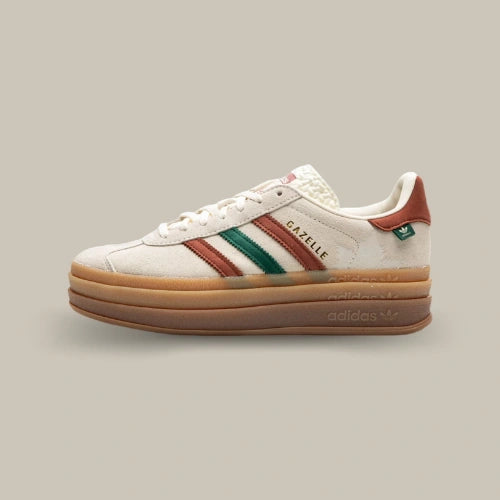 Adidas Gazelle Bold Maple Leaf vue de profil avec empeigne écrue, bandes terracotta, rose et vert, détails dorés et semelle plateforme gomme. Disponible sur Offsneakz.