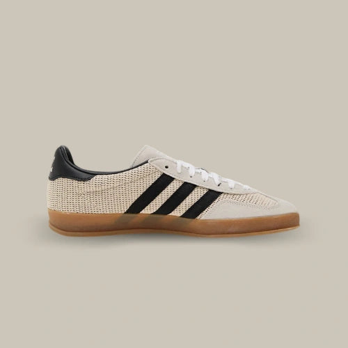 Adidas Gazelle Indoor Aluminium Core Black – sneaker crème et noire vue de profil intérieur. Disponble sur Offsneakz.