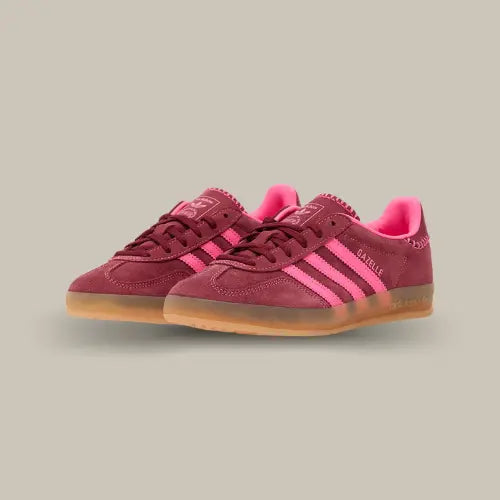 Paire Adidas Gazelle Indoor Lucid Pink Noble Maroon avec semelle gomme et design rétro - Offsneakz.