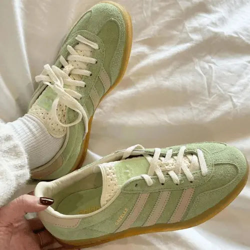 Présentation de la Adidas Gazelle Indoor Semi Green Spark.