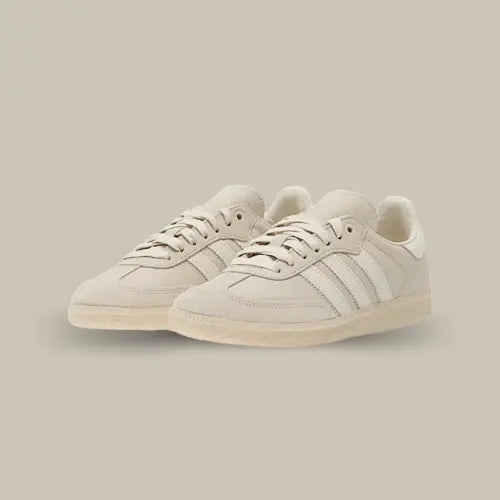 Adidas Samba Humanrace Cloud White en cuir et suède blanc cassé avec design iconique, disponible sur Offsneakz.