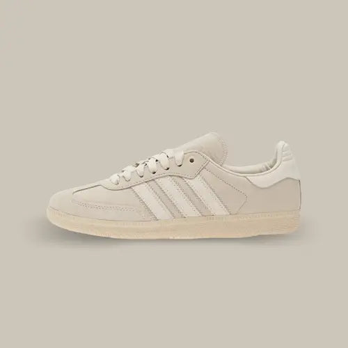 Adidas Samba Humanrace Cloud White vue latérale en cuir blanc premium avec semelle gomme ton sur ton, disponible sur Offsneakz.