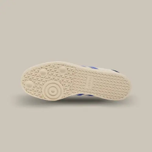 Semelle extérieure de la Adidas Samba Humanrace Navy Aluminum avec motif gomme emblématique, disponible sur Offsneakz.