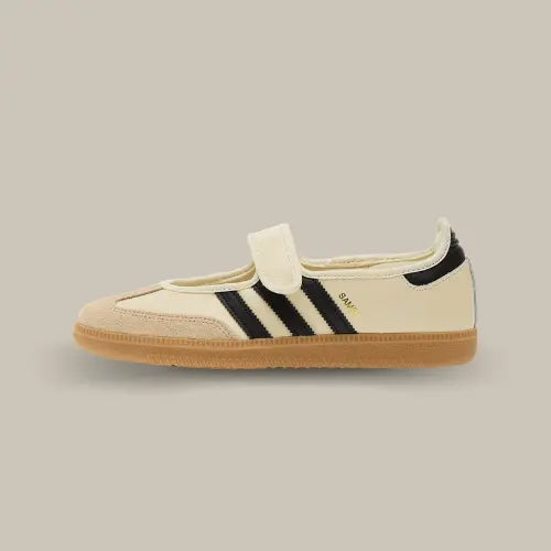Adidas Samba Jane White Black Gum vue latérale extérieure avec strap sur Offsneakz