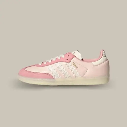 Adidas Samba Ruffle Stripes Pack Wonder Mauve – vue latérale de la sneaker en cuir rose pastel avec détails plissés blancs, édition limitée disponible sur Offsneakz.