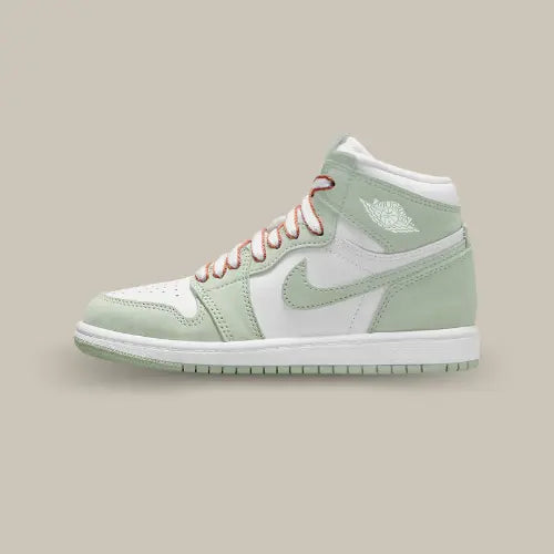 Air Jordan 1 High OG Seafoam – silhouette montante Jordan au look épuré et élégant, à shopper sur Offsneakz.