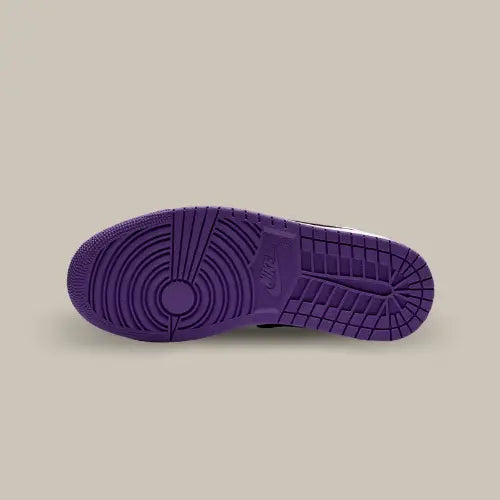 La semelle de la Air Jordan 1 Mid SE Purple de couleur violette.