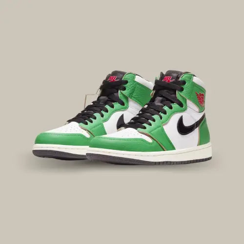 Air Jordan 1 Retro High Lucky Green – modèle légendaire Jordan 1 revisité avec cuir premium vert et logo rouge, en vente sur Offsneakz.