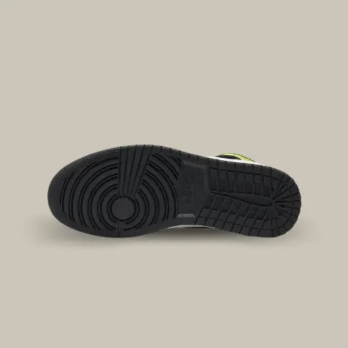 La semelle de la Air Jordan 1 Retro High OG Volt University Gold de couleur noir.