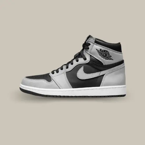 Air Jordan 1 Retro High Shadow – sneaker emblématique Jordan 1 en cuir noir et gris, disponible sur Offsneakz.