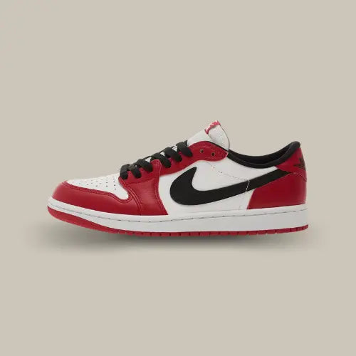 Air Jordan 1 Retro Low OG Chicago vue latérale, sneaker rouge blanc noir disponible sur Offsneakz.
