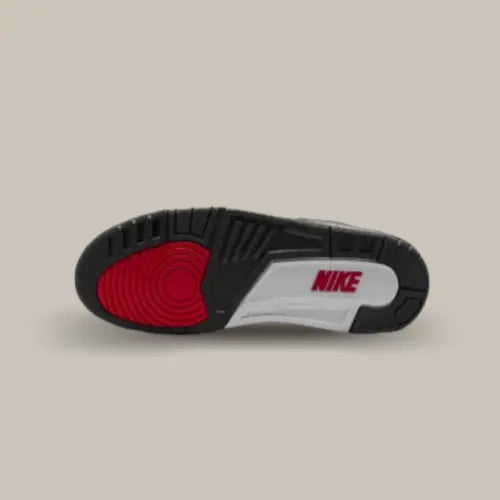 La semelle de la Air Jordan 3 Retro Levi's Black. Disponible sur Offsneakz.