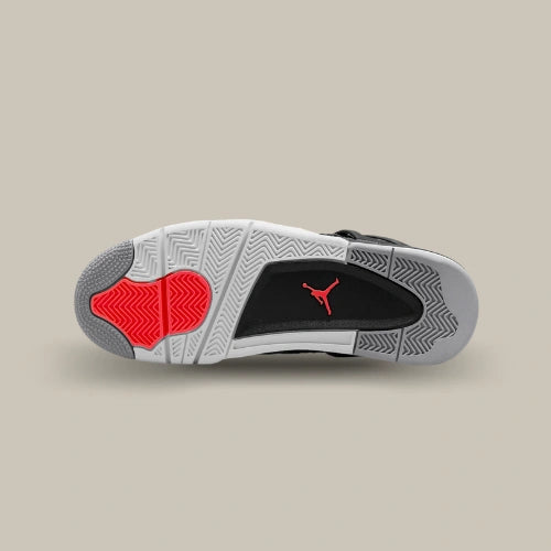 La semelle de la Air Jordan 4 Infrared (2022).  Disponible sur Offsneakz.