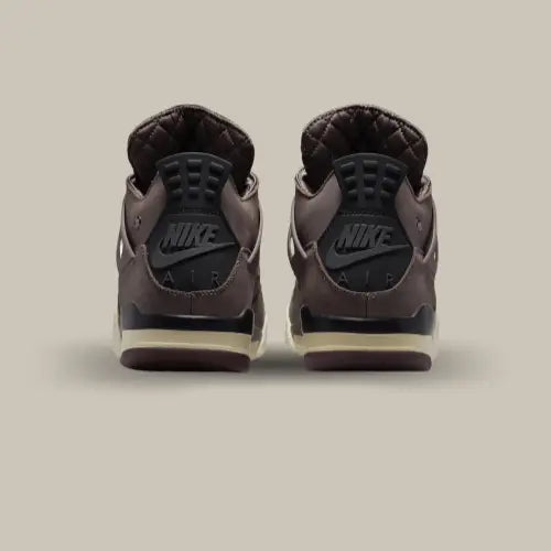 L'arrière de la Air Jordan 4 Retro À Ma Manière Violet Ore avec le logo Nike Air sur le talon.