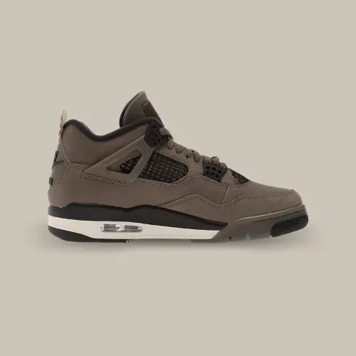 Jordan 4 Retro Cave Stone – sneaker Nike à la silhouette intemporelle et design moderne, disponible sur Offsneakz.