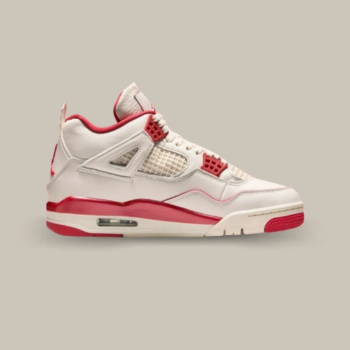 Air Jordan 4 Retro Valentine's Day Sierra Red en cuir Pale Ivory avec détails rouges et unité Nike Air visible, vue de profil – OFFSNEAKZ