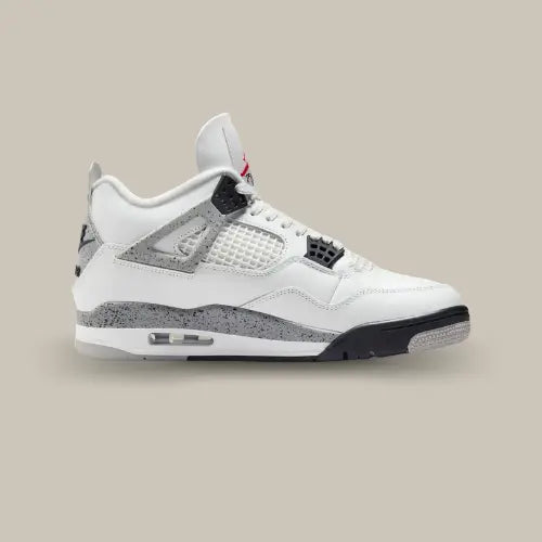 Air Jordan 4 Retro White Cement vue latérale intérieure avec empiècements gris mouchetés sur Offsneakz