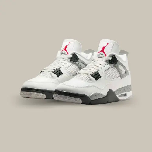 Paire Air Jordan 4 Retro White Cement vue de face et trois quarts disponible sur Offsneakz
