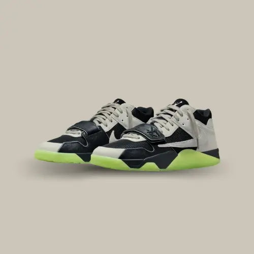 Air Jordan Jumpman Jack TR Travis Scott x Chase B Black Night Silver vue de face – Offsneakz