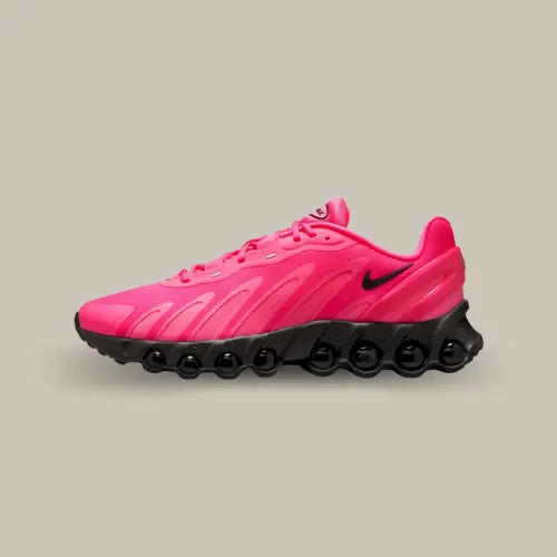 La Air Max Dn8 Hyper Rose vue de côté avec sa base en mesh rose avec son nouveau système Air de couleur noir composé de huit capsules d'air.