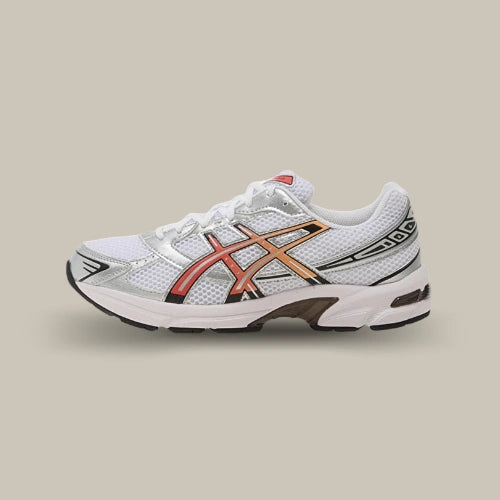ASICS Gel-1130 White Red Snapper blanche et argentée avec Tiger Stripes rouge et orange, vue de profil extérieur. Disponible sur Offsneakz.