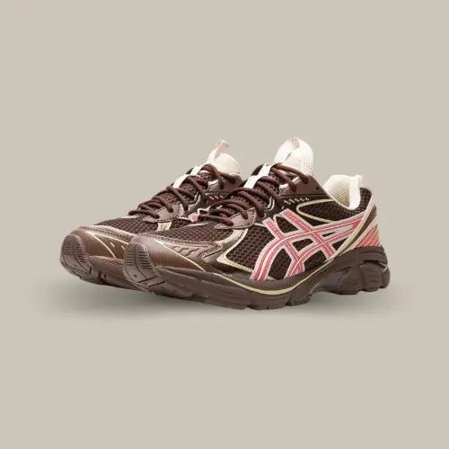 Vue arrière et latérale de la ASICS UB8-S GT-2160 Pale Oak Truffle Grey sur fond neutre. Disponible sur Offsneakz.