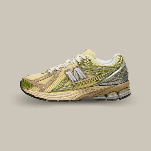 New Balance 1906R Yellow Parchment vue latérale avec détails vert olive, mesh respirant et semelle amortissante, disponible sur Offsneakz.