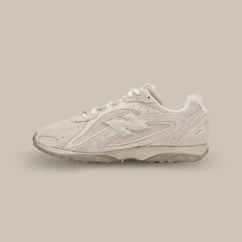 New Balance 204L Timberwolf profil latéral en daim beige rétro-running – Offsneakz