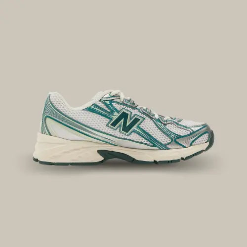 Profil latéral New Balance 740v2 White Marsh Green – baskets rétro-running blanches avec détails verts et semelle ABZORB, en vente sur Offsneakz.