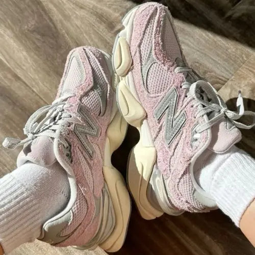 La New Balance 9060 December Sky