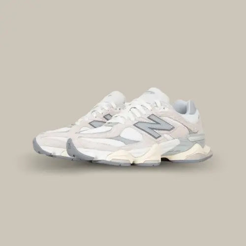 New Balance 9060 Moonbeam Sea Salt – baskets New Balance au look Y2K avec semelle oversize et finitions premium, en vente sur Offsneakz.