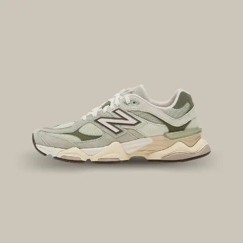 La New Balance 9060 Olivine vue de côté avec base composé de différent verts et son logo "N" en blanc.
