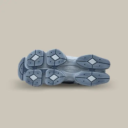 La semelle futuriste de la New Balance 9060 Vintage Indigo de couleur gris bleu.