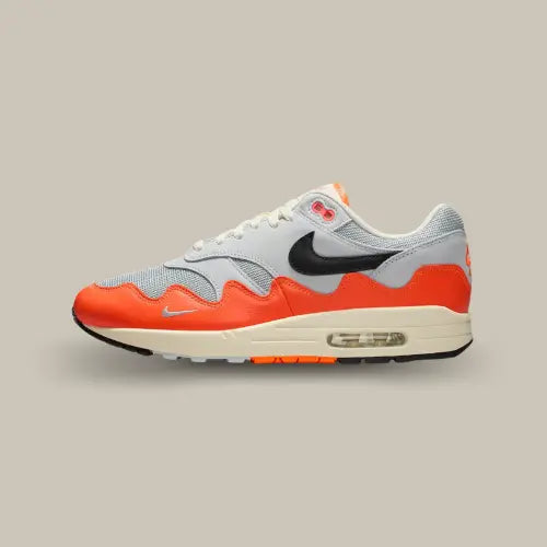 Nike Air Max 1 Patta Waves White Hyper Crimson vue latérale extérieure – Offsneakz