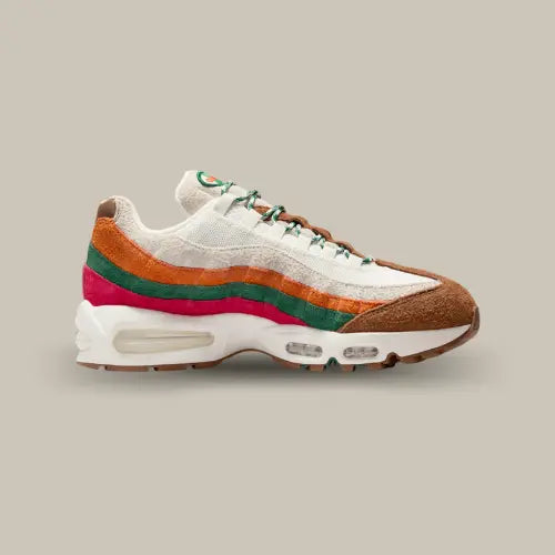 Nike Air Max 95 OG Big Bubble 7-Eleven vue latérale avec mesh blanc, toe box marron et vagues orange, vertes et rouges. Disponible sur Offsneakz.