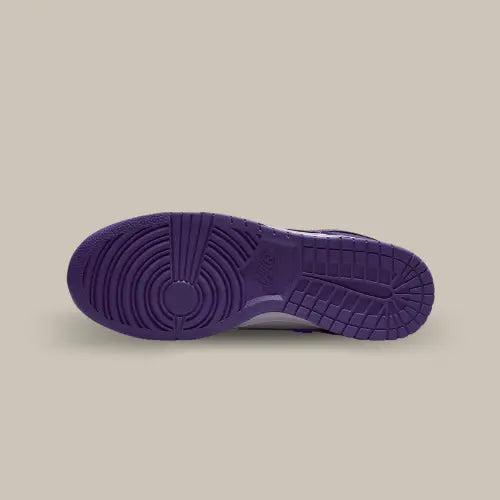 La semelle de la Nike Dunk Low Court Purple (2022) de couleur violet.