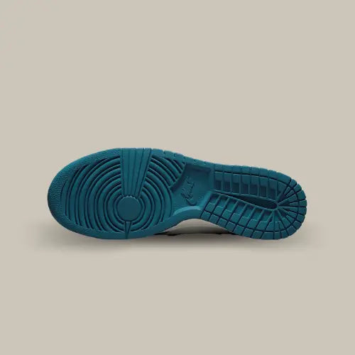La semelle de la Nike Dunk Low Industrial Blue Sashiko de couleur bleu.