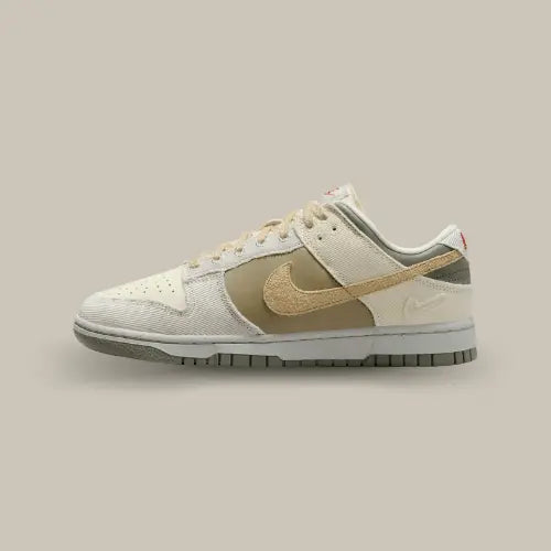 La Nike Dunk Low Light Bone Dark Stucco vue de côté avec son coloris beige, blanc cassé, coconut milk et taupe.