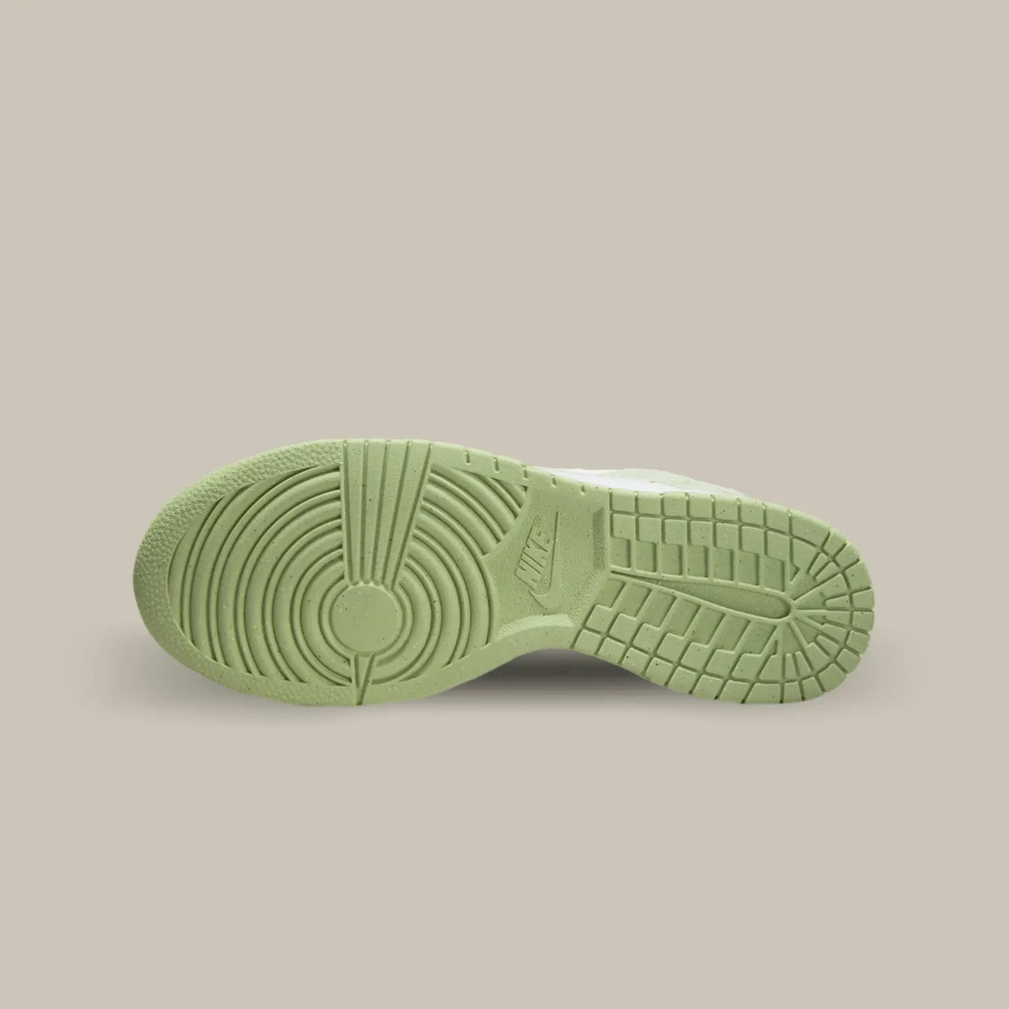 La semelle de la Nike Dunk Low SE Fleece Green de couleur verte.