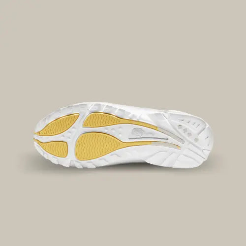 La semelle de la Nike Hot Step Terra NOCTA White de couleur jaune et blanc.