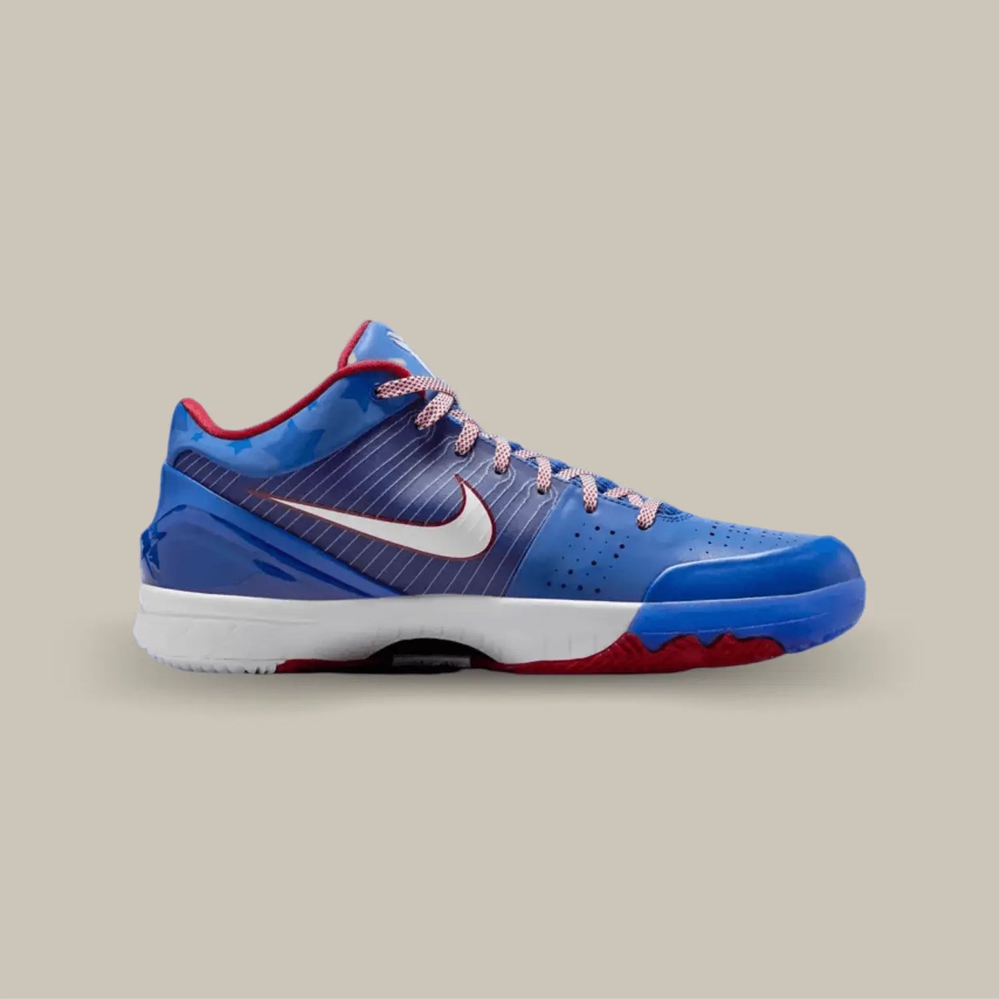 La Nike Kobe 6 Protro Italian Camo (2024) de côté avec sa couleur et ses étoiles en l'honneur de la ville de Philadelphie.