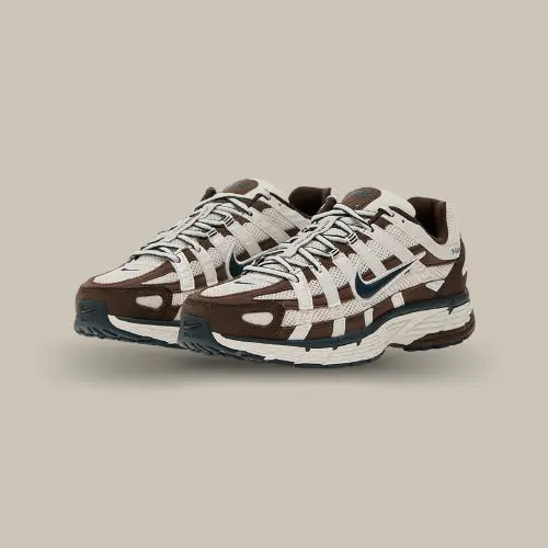 Paire de Nike P-6000 Baroque Brown vue de trois quarts - Offsneakz