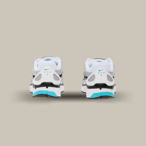 L'arrière de la Nike P-6000 Dusty Cactus avec sa base blanche et ses touches de noires et de bleu turquoise.